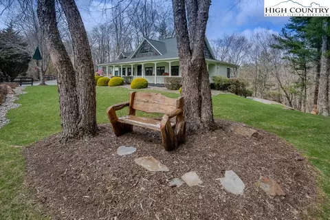 Exterior - 909 Daisy Ridge Rd, Banner Elk, NC 28604 photo 3 of 12