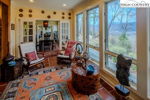 Exterior - 909 Daisy Ridge Rd, Banner Elk, NC 28604 photo 2 of 12