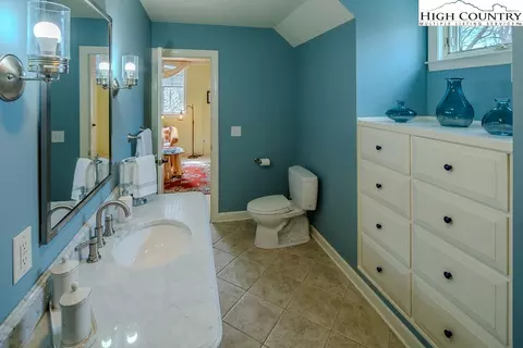 Bath - 909 Daisy Ridge Rd, Banner Elk, NC 28604 photo 4 of 5