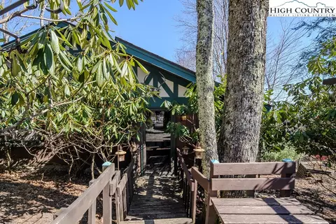 808 Pine Ridge Rd, Beech Mountain, NC 28604
