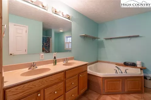 Bath - 3036 Little Windfall Rd, Lansing, NC 28643 photo 1 of 7