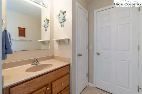 Bath - 3036 Little Windfall Rd, Lansing, NC 28643 photo 3 of 7