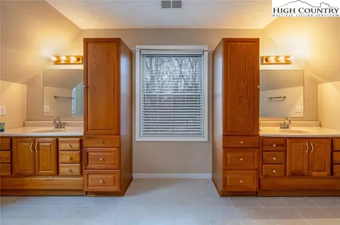 Bath - 3036 Little Windfall Rd, Lansing, NC 28643 photo 4 of 7