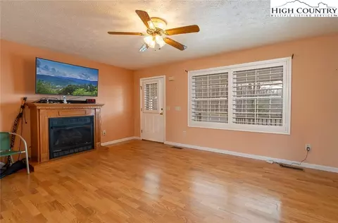 Living - 3036 Little Windfall Rd, Lansing, NC 28643 photo 3 of 3