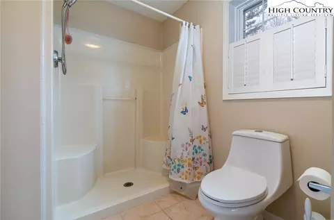 Bath - 3036 Little Windfall Rd, Lansing, NC 28643 photo 2 of 7