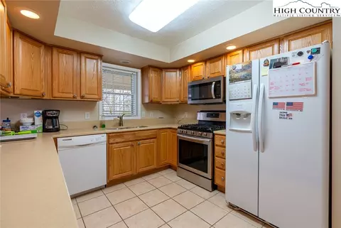 Kitchen - 3036 Little Windfall Rd, Lansing, NC 28643 photo 2 of 3