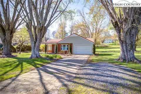 129 Valley Dr, Jefferson, NC 28640