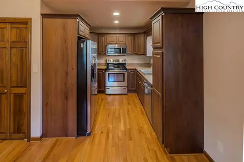 166 Lylas Way, Deep Gap, NC 28618 photo 9