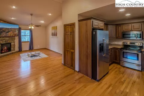 166 Lylas Way, Deep Gap, NC 28618 photo 10