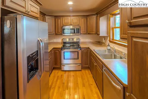 166 Lylas Way, Deep Gap, NC 28618 photo 11