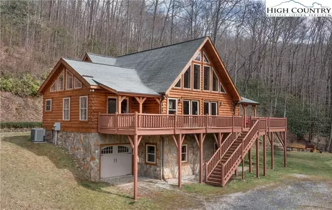 642 Golden Trout Dr, Burnsville, NC 28714