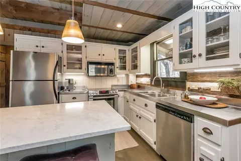 Kitchen - 200 Gorge Overlook Rd, Todd, NC 28684 photo 3 of 5