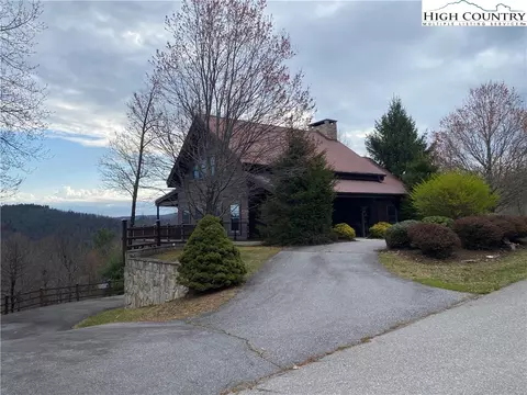 395 Skyview St, Deep Gap, NC 28618 photo 2