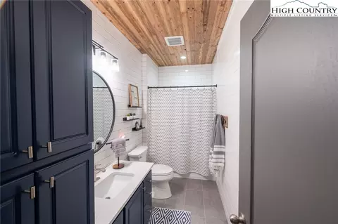 Bath - 202 Herman Ln, Boone, NC 28607 photo 5 of 5