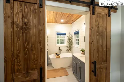 Bath - 202 Herman Ln, Boone, NC 28607 photo 1 of 5