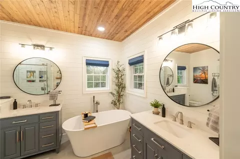 Bath - 202 Herman Ln, Boone, NC 28607 photo 2 of 5