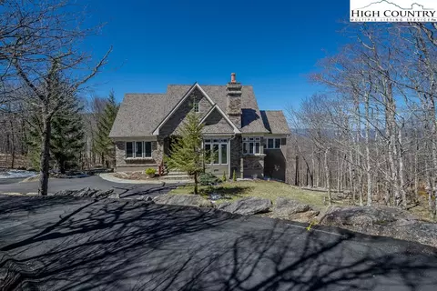330 N Pinnacle Ridge Rd, Beech Mountain, NC 28604