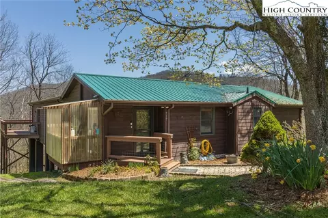 717 E Ayers Rd, Banner Elk, NC 28604