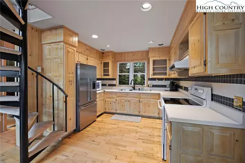 556558 Thorncliff Dr, Seven Devils, NC 28604 photo 37