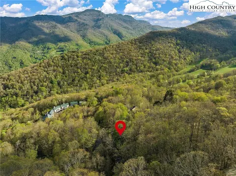 556558 Thorncliff Dr, Seven Devils, NC 28604 photo 2
