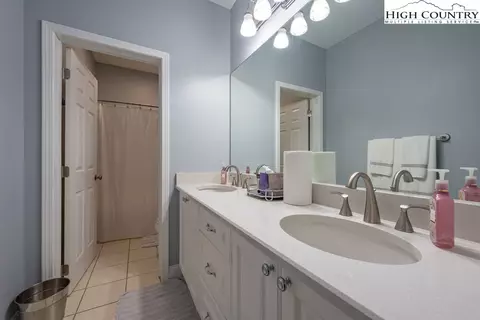 Bath - 766 Parkcrest Dr, Boone, NC 28607 photo 3 of 5