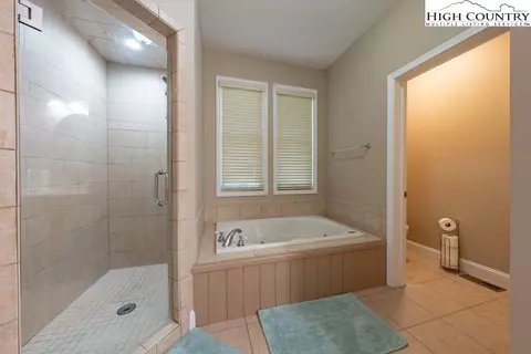 Bath - 766 Parkcrest Dr, Boone, NC 28607 photo 2 of 5