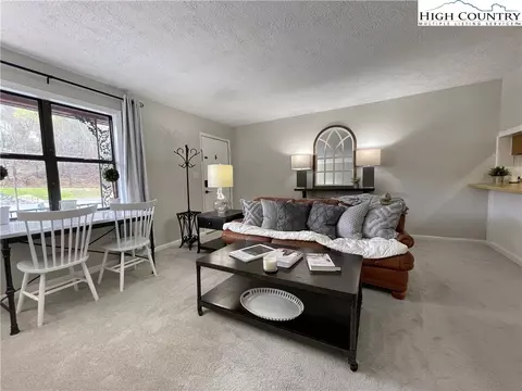 1469 W King St #409, Boone, NC 28607
