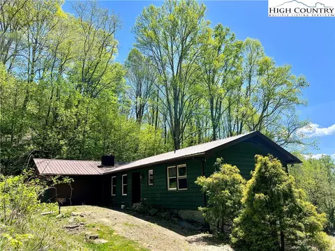 686 Will Perry Rd, Vilas, NC 28692 photo 3
