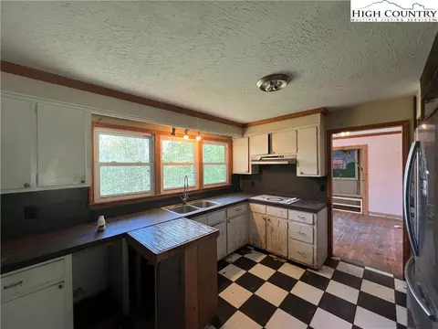 686 Will Perry Rd, Vilas, NC 28692 photo 7