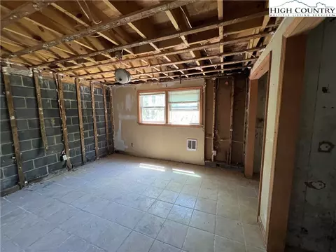 686 Will Perry Rd, Vilas, NC 28692 photo 12
