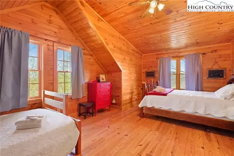 Bedroom - 327 Skyview St, Deep Gap, NC 28618 photo 8 of 14
