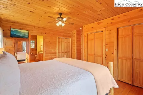 Bedroom - 327 Skyview St, Deep Gap, NC 28618 photo 3 of 14