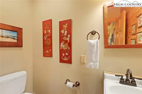 Bath - 327 Skyview St, Deep Gap, NC 28618 photo 3 of 6