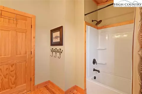 Bath - 327 Skyview St, Deep Gap, NC 28618 photo 6 of 6