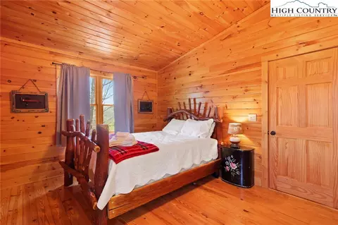 Bedroom - 327 Skyview St, Deep Gap, NC 28618 photo 9 of 14
