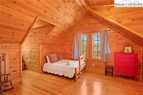 Bedroom - 327 Skyview St, Deep Gap, NC 28618 photo 11 of 14