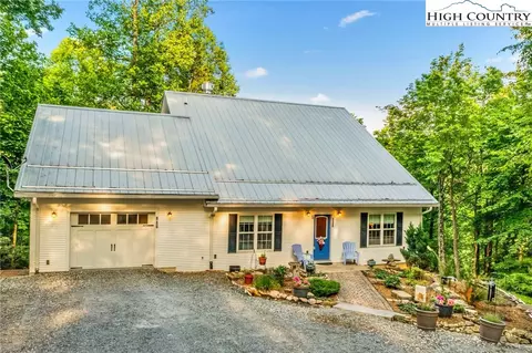 107 Huckleberry Ln, Beech Mountain, NC 28604