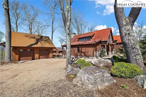 118 Eagle Village Cir, Banner Elk, NC 28604