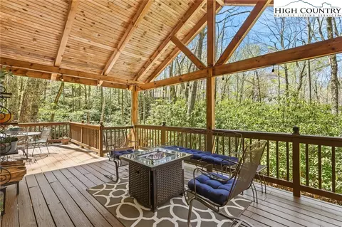 110 Teaberry Trl, Beech Mountain, NC 28604