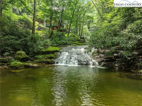 1099 Seminole Trl, Elk Park, NC 28622