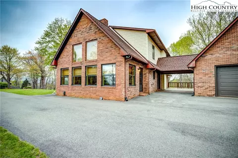 908 Cool Woods Dr, Boone, NC 28607 photo 2