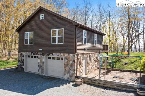 842 Wolf Ridge Trl, Boone, NC 28607 photo 3