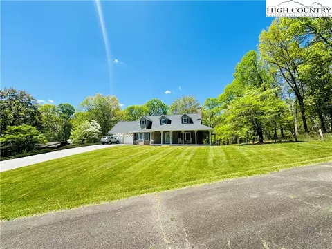 527 Oakwood Rd, West Jefferson, NC 28694