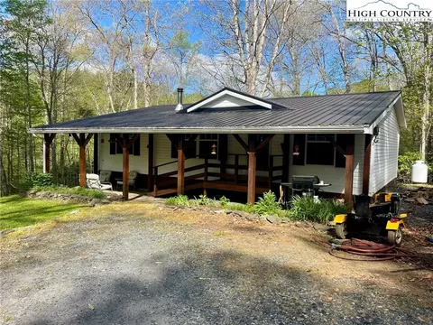 826 Spicewood Dr, Warrensville, NC 28693