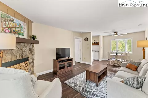176 Royal Oaks Dr #121, Blowing Rock, NC 28605