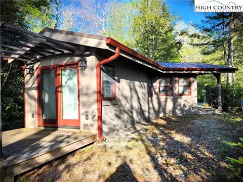 5 Butternut Ln, Newland, NC 28657