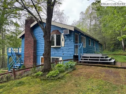 390 Roads End Dr, Fleetwood, NC 28626