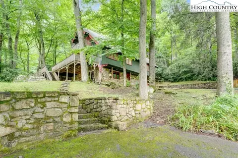 122 W Tweetsie Ln, Banner Elk, NC 28604