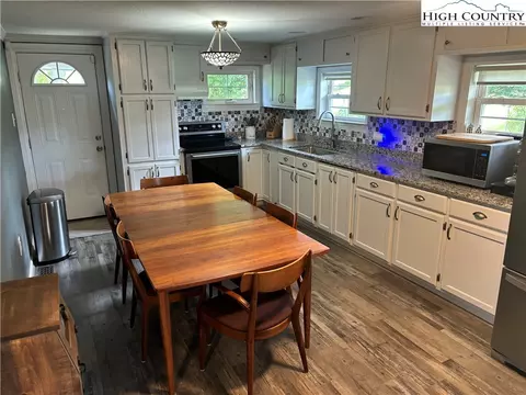 4611 Summit Rd, Purlear, NC 28665 photo 5