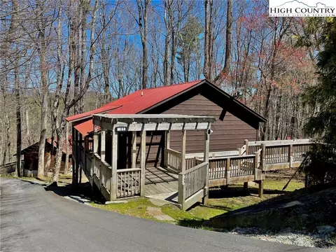 101 Red Feather Trl, Boone, NC 28607